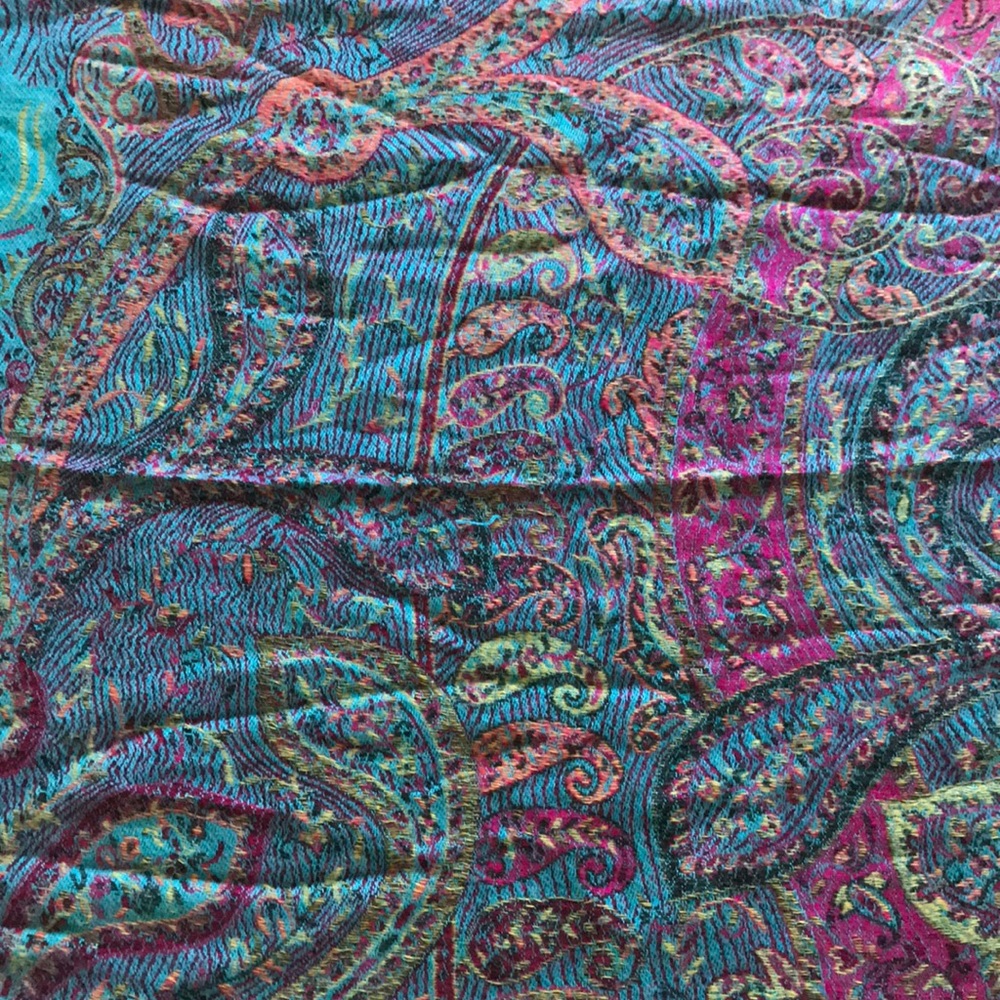 Scarf & wrap - Picture 5 of 7